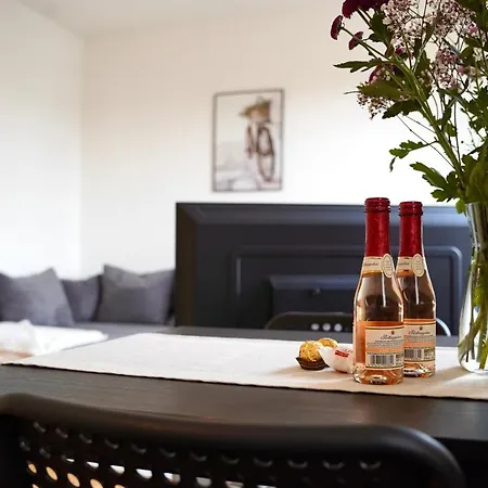 *top Apartment* Beliebte Lage* In Lejlighed